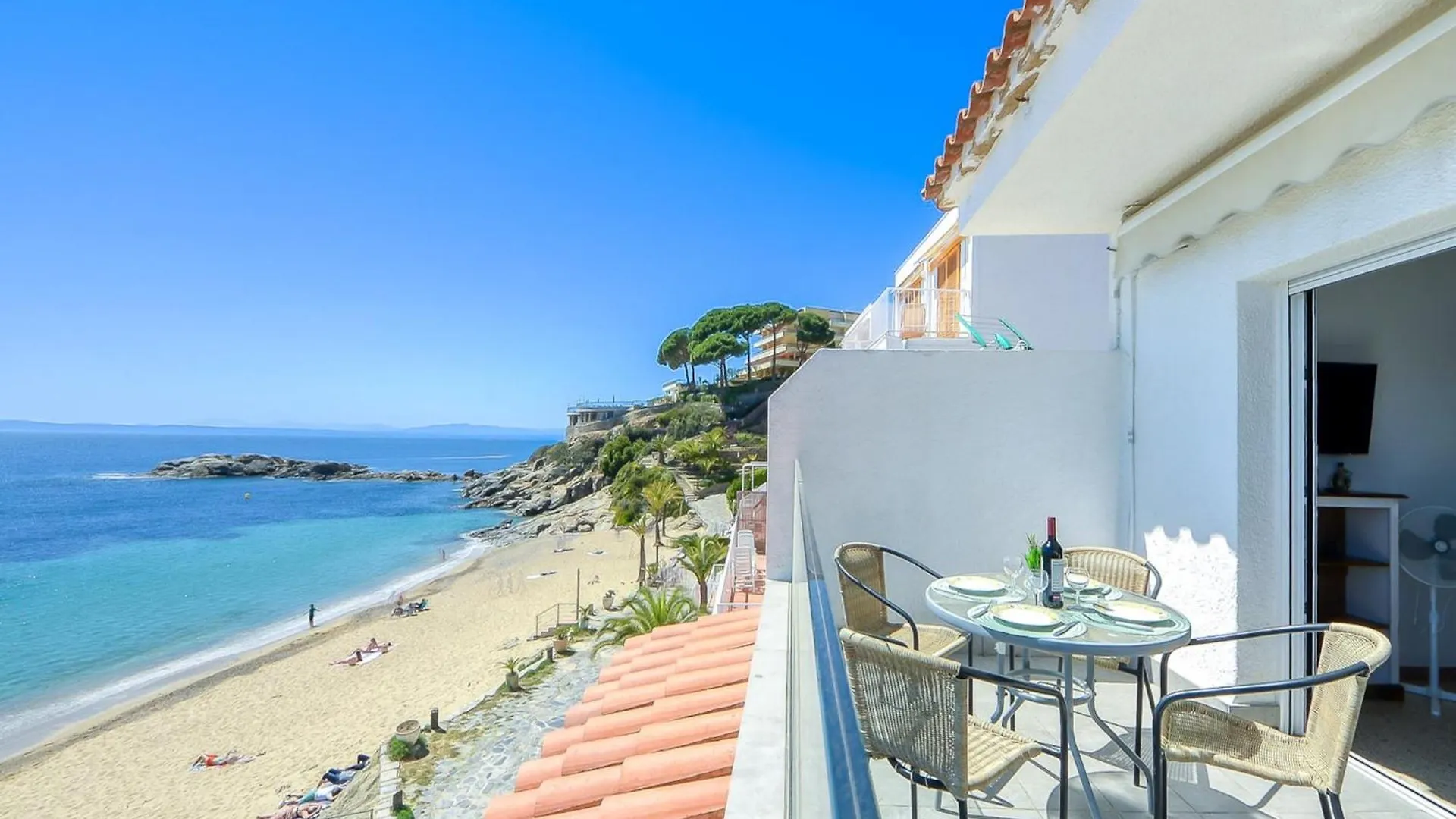 Pretty Apartment With Balcony Montjoi