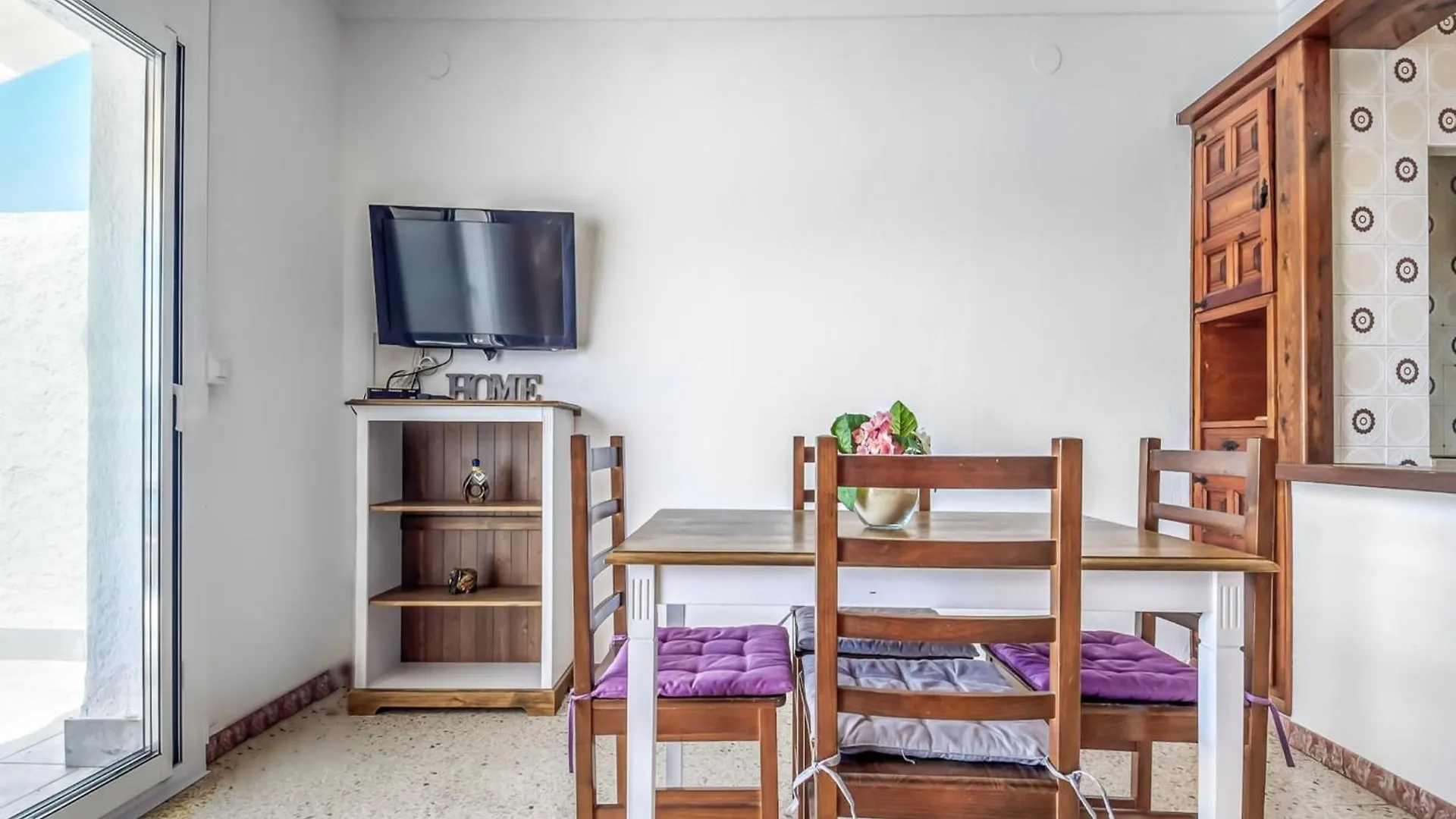 Pretty Apartment With Balcony Montjoi 西班牙
