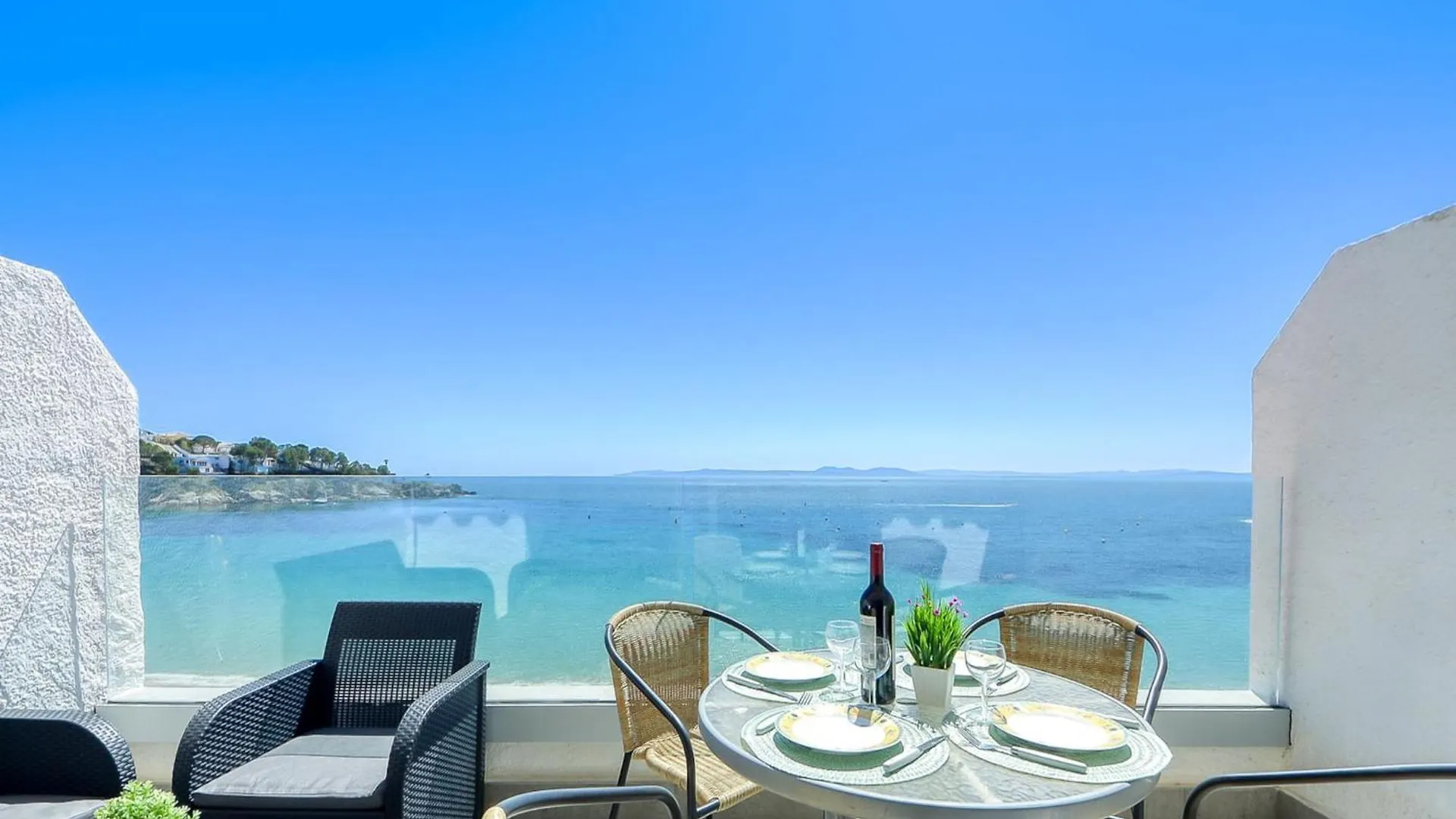 Pretty Apartment With Balcony Montjoi